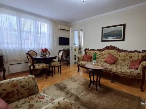 Stan in Zvezdara Sve Podlokacije