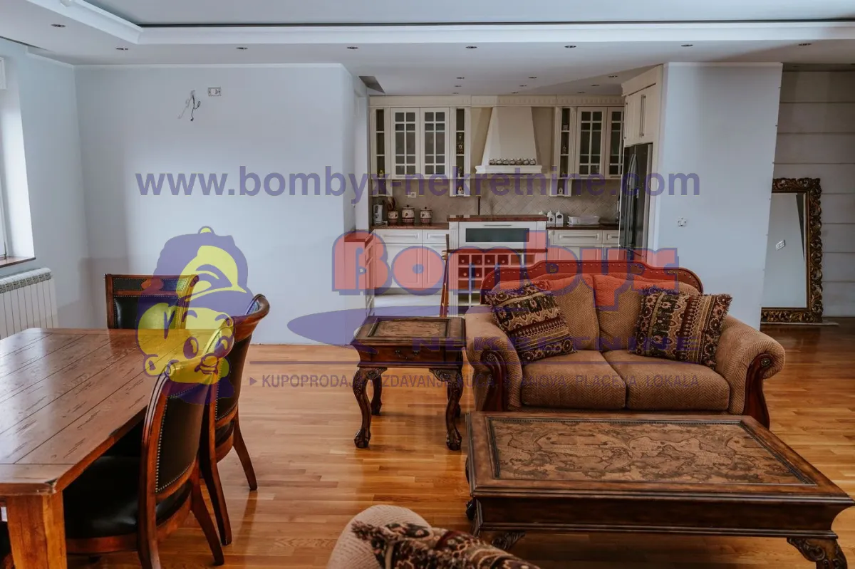 Prodaja, četvorosoban stan, 177m², Centar, Novi Sad