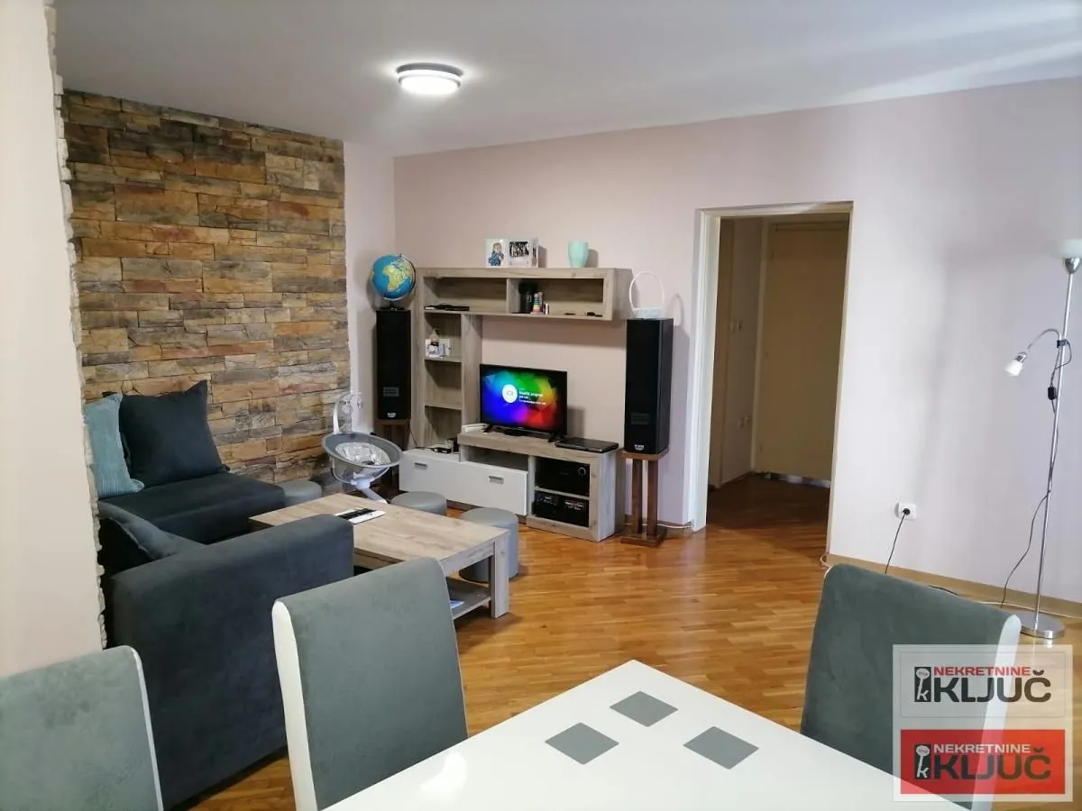 Prodaja, trosoban stan, 71m², Salajka, Novi Sad Sve Podlokacije