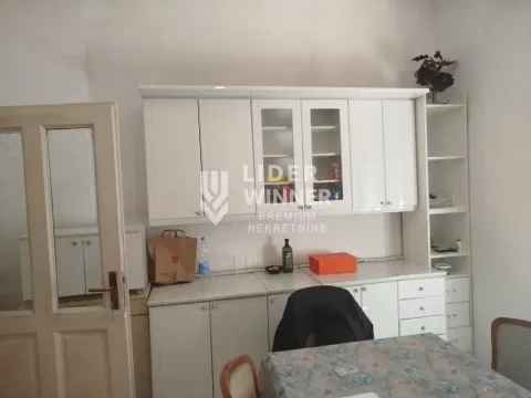 Rent, two bedroom apartment, 80m², Cvetni Trg, Vračar Sve Podlokacije - image 10