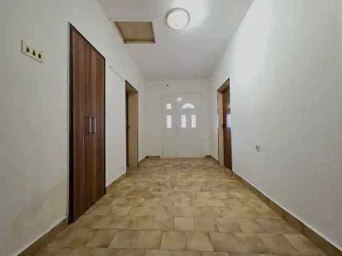 Rent, house, 110m², Tološka šuma, Podgorica - image 8