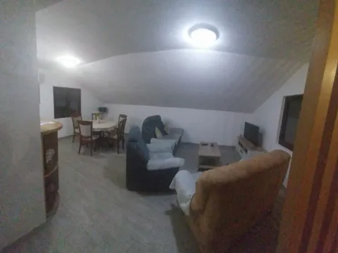 Izdavanje, dvosoban stan, 65m², Humci, Cetinje - image 4