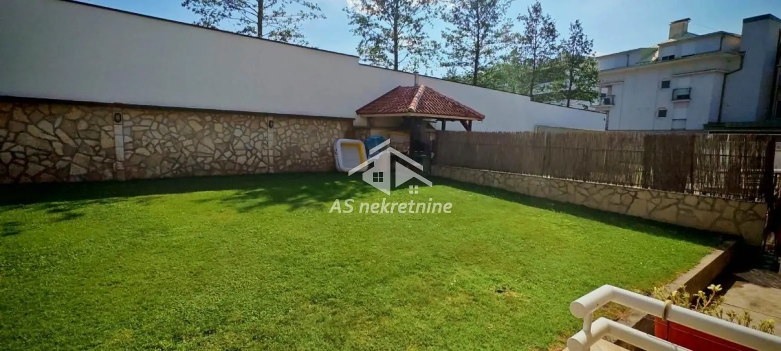 Rent, four bedroom apartment, 150m², Savski Venac, Beograd