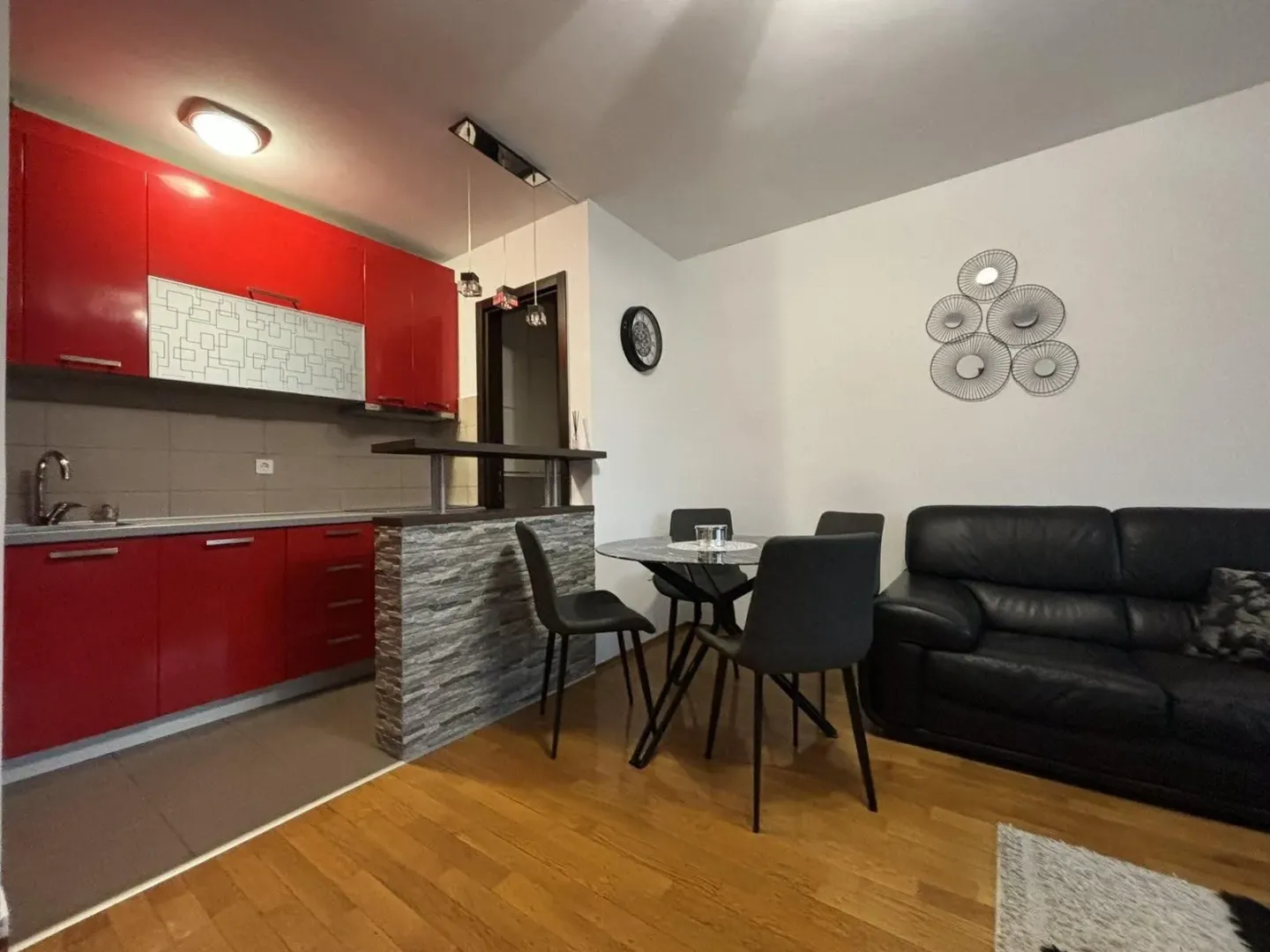 Izdavanje, jednosoban stan, 48m², Blok 6, Podgorica