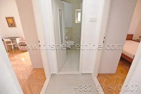 Rent, three bedroom apartment, 80m², Centar, Herceg Novi - image 11