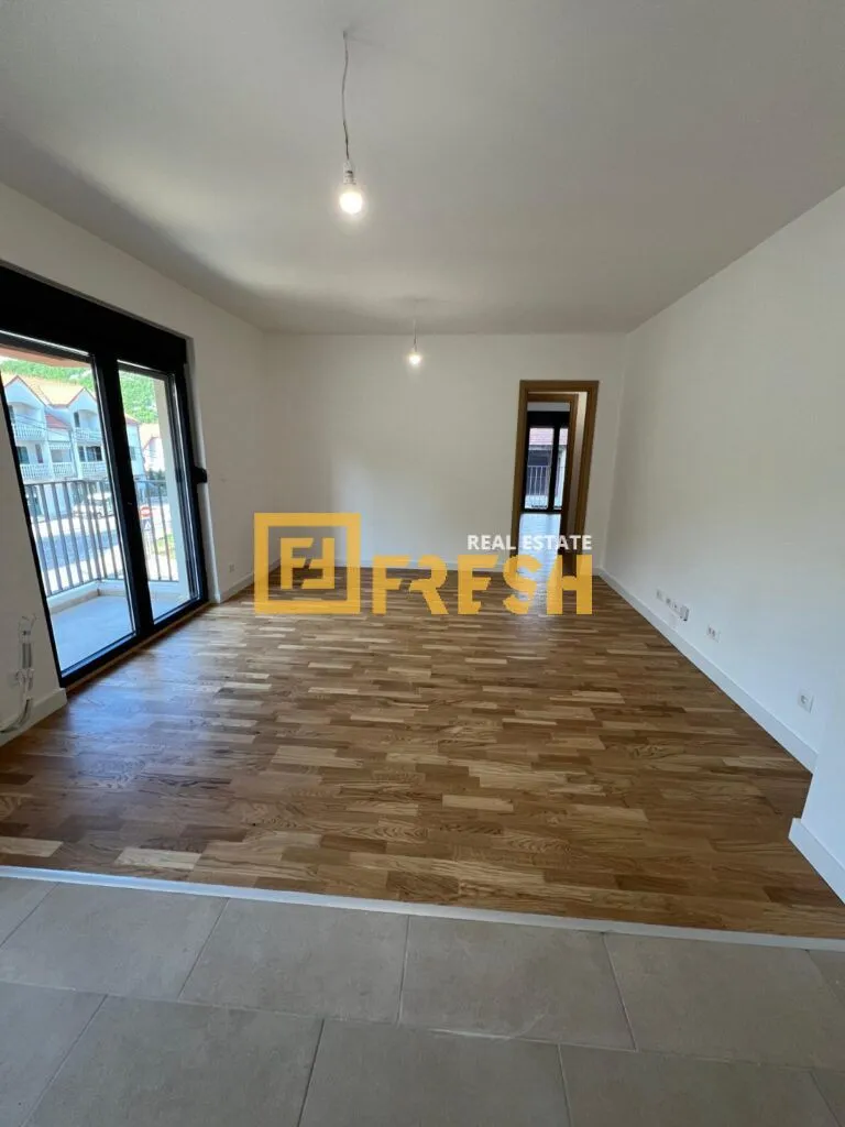 Izdavanje, dvosoban stan, 65m², Cetinje, Crna Gora