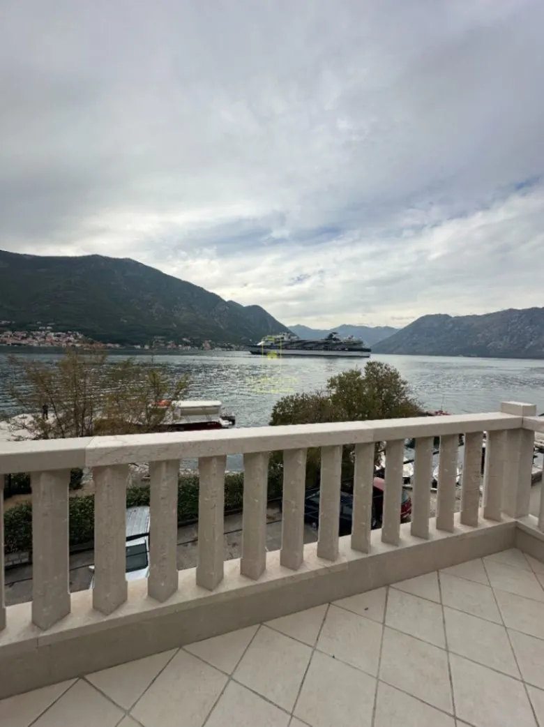 Rent, hospitality venue, 500m², Dobrota, Kotor