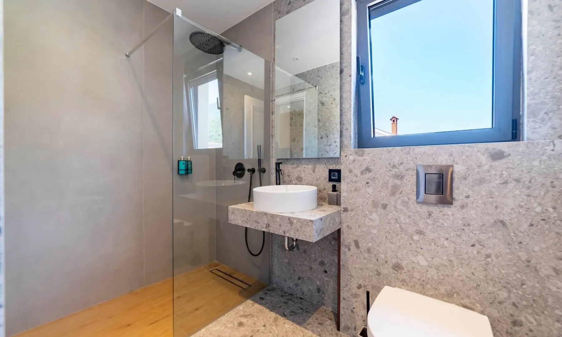 Rent, three bedroom apartment, 85m², Donja Lastva, Tivat