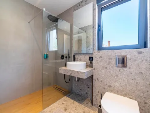 Izdavanje, trosoban stan, 85m², Donja Lastva, Tivat - image 12