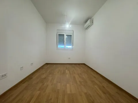 Sale, two bedroom apartment, 65m², Stari Aerodrom, Podgorica - image 12