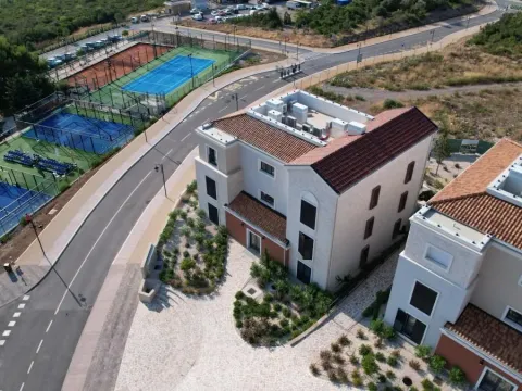 Sale, two bedroom apartment, 98m², Luštica Bay, Tivat - image 2