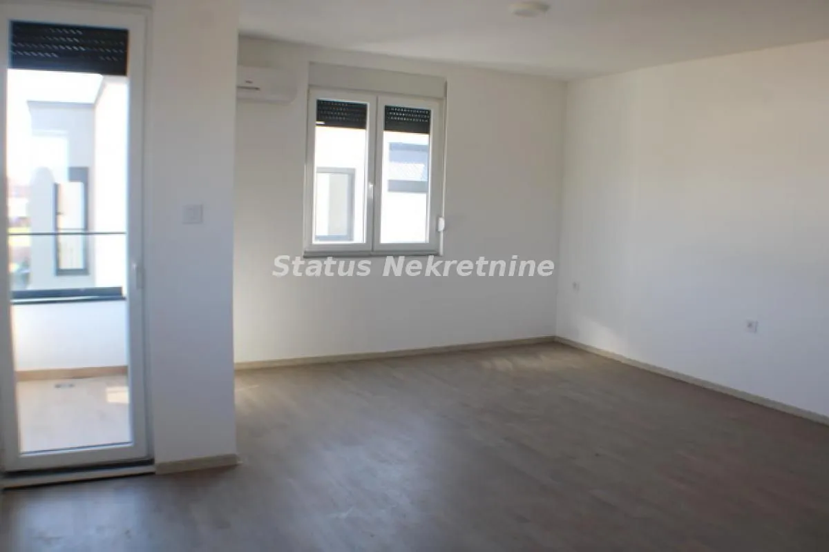 Prodaja, trosoban stan, 77m², Petrovaradin, Novi Sad
