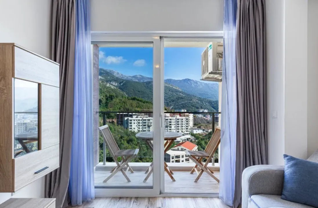 Izdavanje, jednosoban stan, 55m², Bečići, Budva