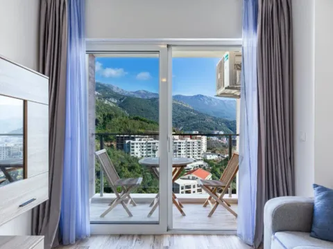 Izdavanje, jednosoban stan, 55m², Bečići, Budva