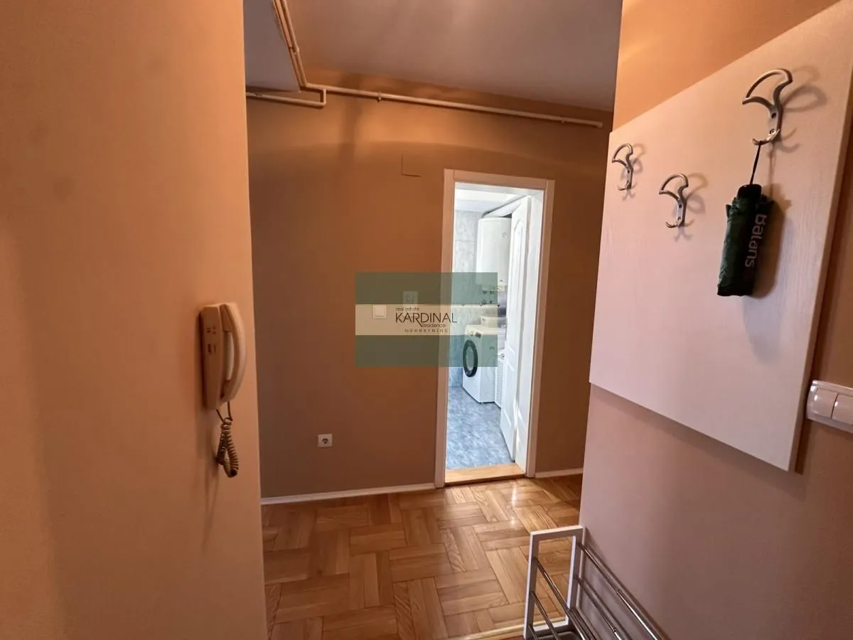 Izdavanje, dvosoban stan, 71m², Centar, Kragujevac