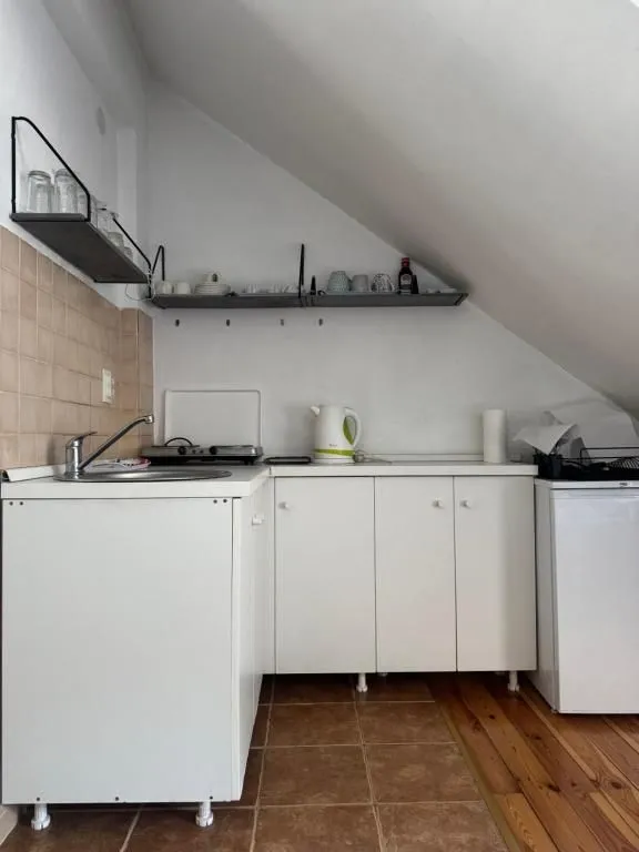 Izdavanje, garsonjera, 23m², Risan, Kotor