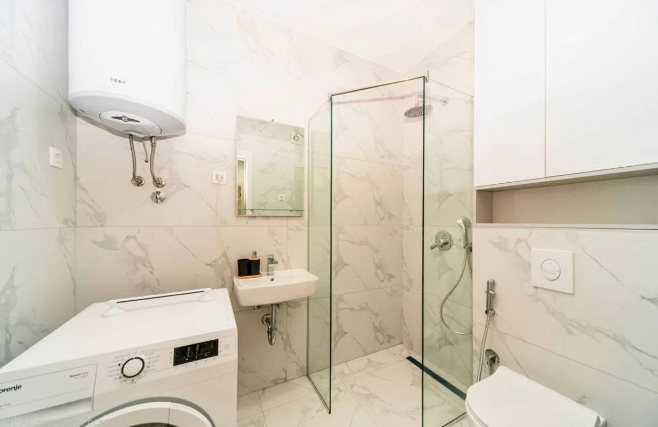 Izdavanje, dvosoban stan, 72m², Stari Aerodrom, Podgorica
