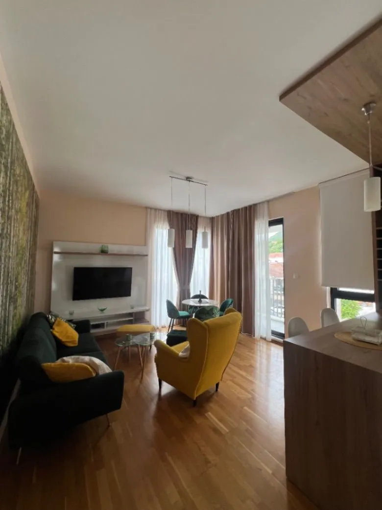 Izdavanje, dvosoban stan, 66m², Donja Lastva, Tivat