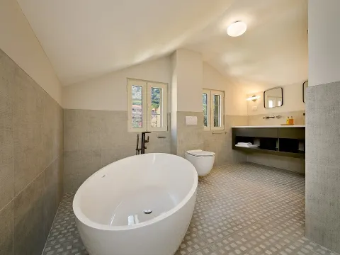 Izdavanje, kuća, 200m², Dobrota, Kotor - image 34