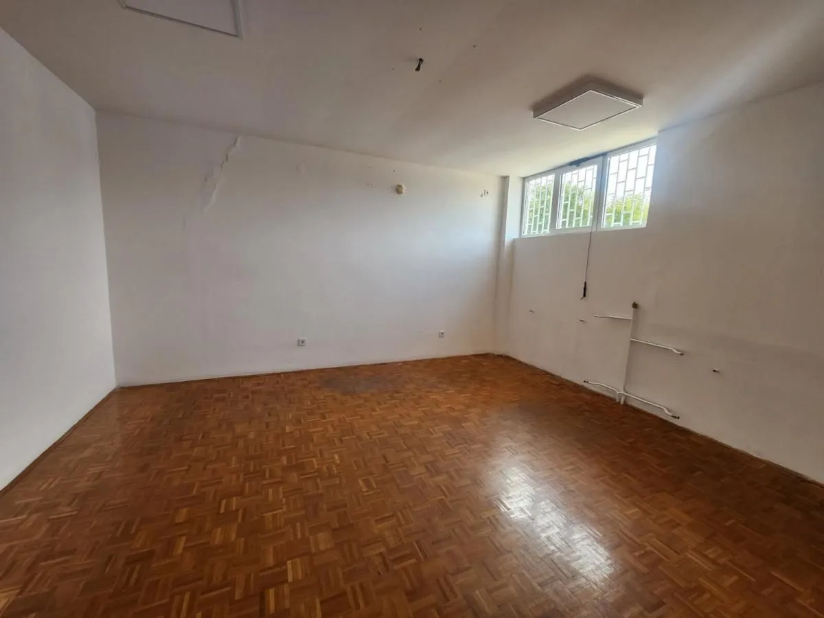 Rent, office space, 500m², Trošarina, Voždovac Sve Podlokacije