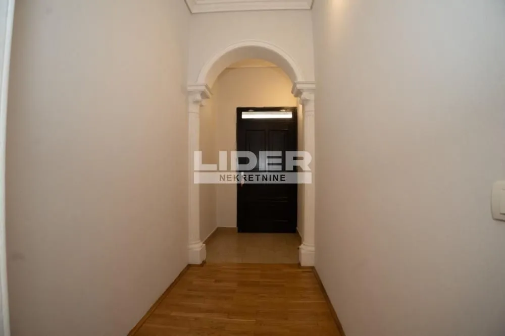 Izdavanje, kuća, 550m², Autokomanda, Voždovac Sve Podlokacije