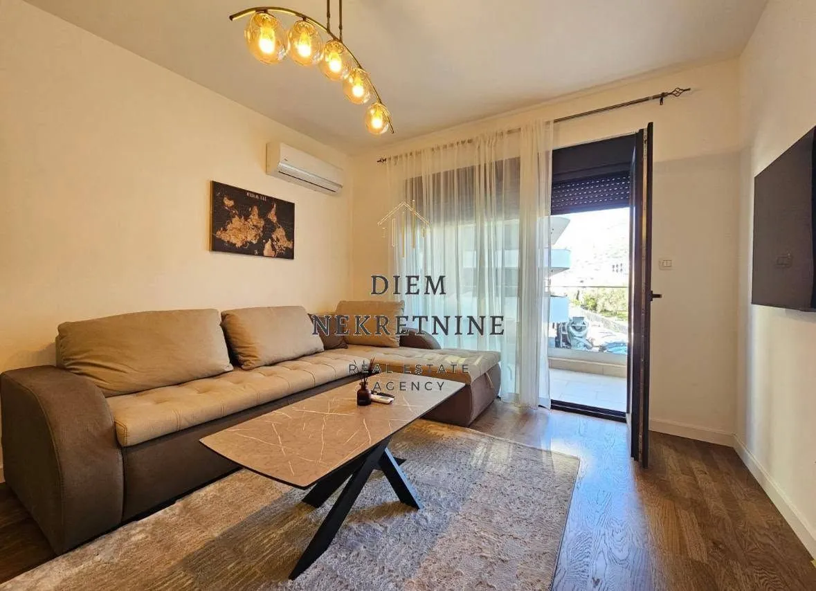 Living room with a sofa, coffee table, and access to the terrace.