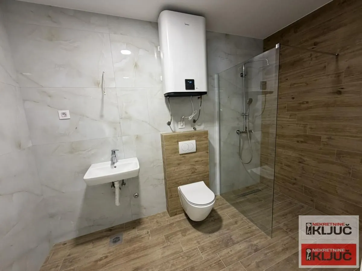 Prodaja, četvorosoban stan, 90m², Petrovaradin, Novi Sad