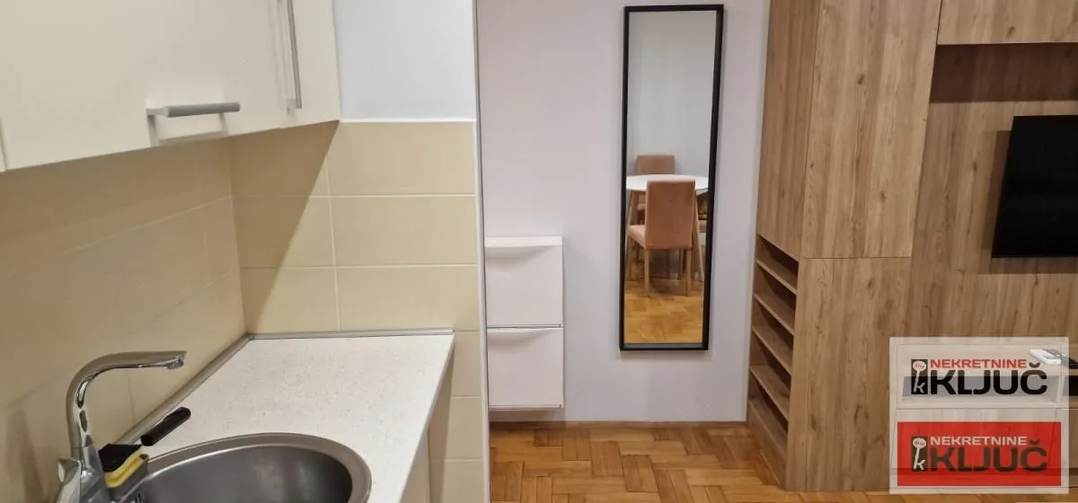 Izdavanje, garsonjera, 28m², Novi Sad, Srbija