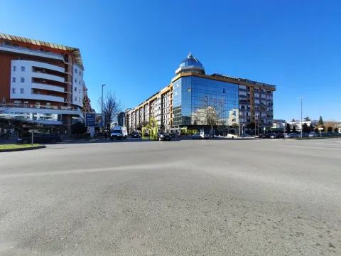 Izdavanje, trosoban stan, 130m², Preko Morače, Podgorica - image 2