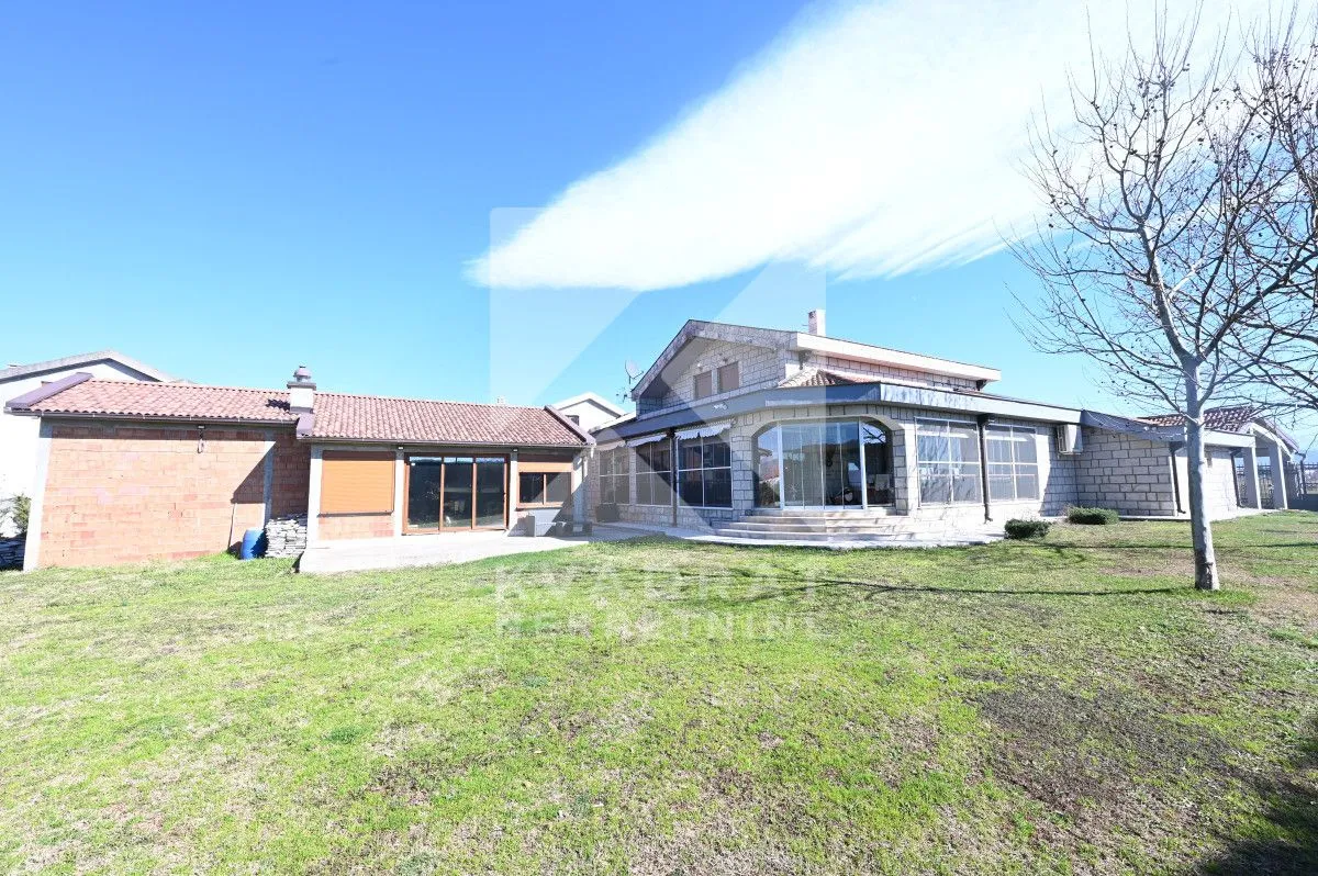 Prodaja, kuća, 387m², Donji Kokoti, Podgorica