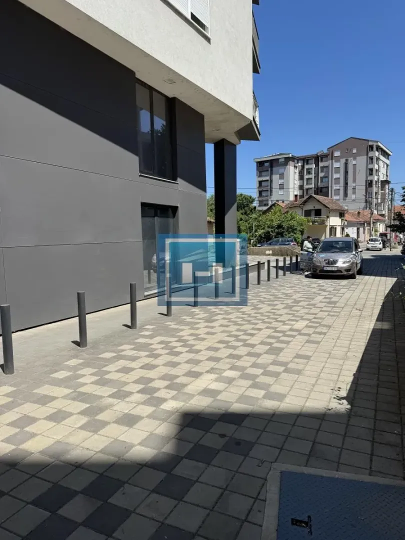 Izdavanje, poslovni prostor, 255m², Centar, Paraćin