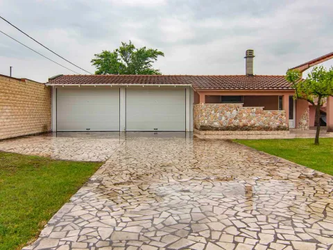 Prodaja, kuća, 400m², Glavica, Danilovgrad - image 15