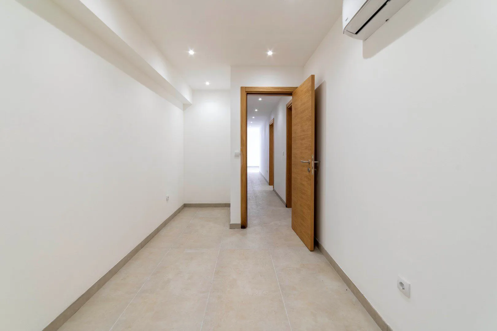 Sale, house, 420m², Blizikuće, Budva