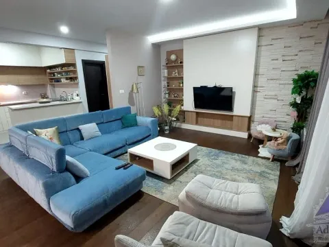 Izdavanje, dvosoban stan, 176m2, Velji Vinogradi, Budva