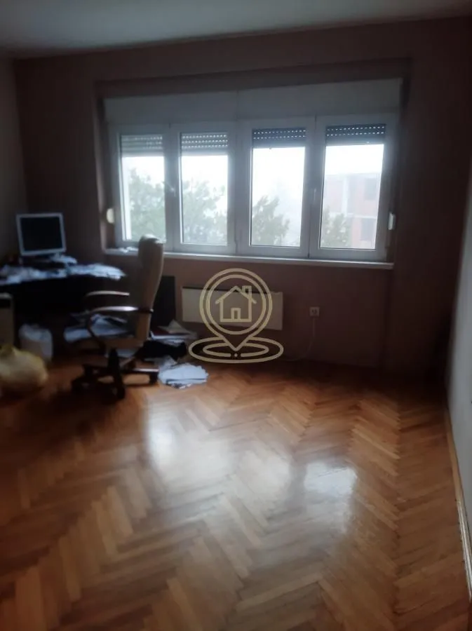 Prodaja, trosoban stan, 80m², Centar, Pančevo
