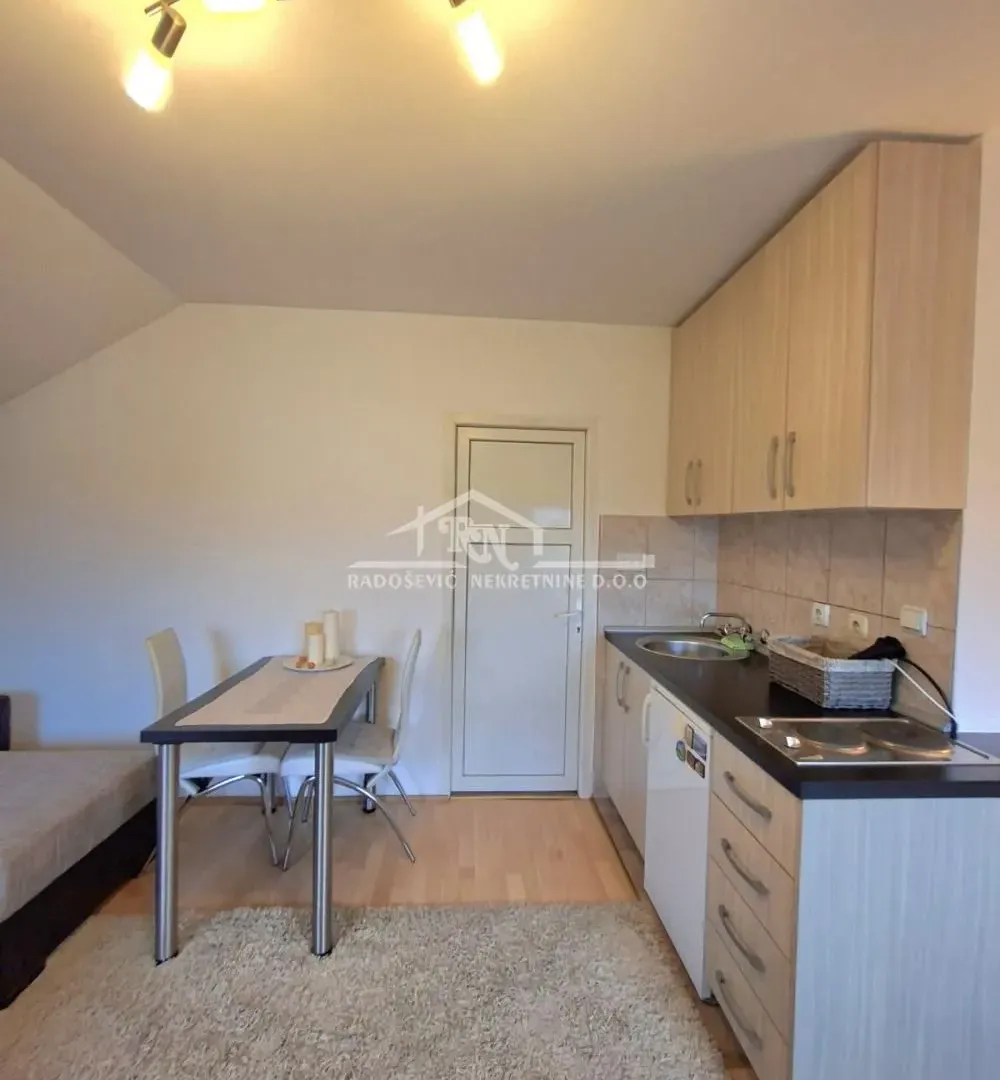 Prodaja, stan, 25m², Borča 1, Borča Sve Podlokacije