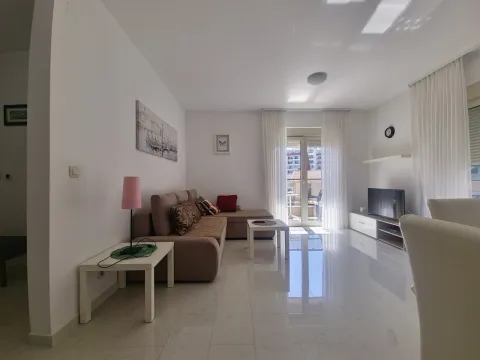 Izdavanje, jednosoban stan, 57m², Budva, Crna Gora - image 4