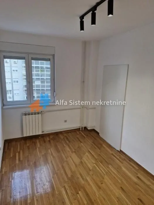 Izdavanje, trosoban stan, 77m², Novi Beograd Sve Podlokacije, Beograd