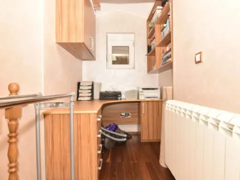 Izdavanje, kuća, 175m², Vranići, Podgorica - image 11