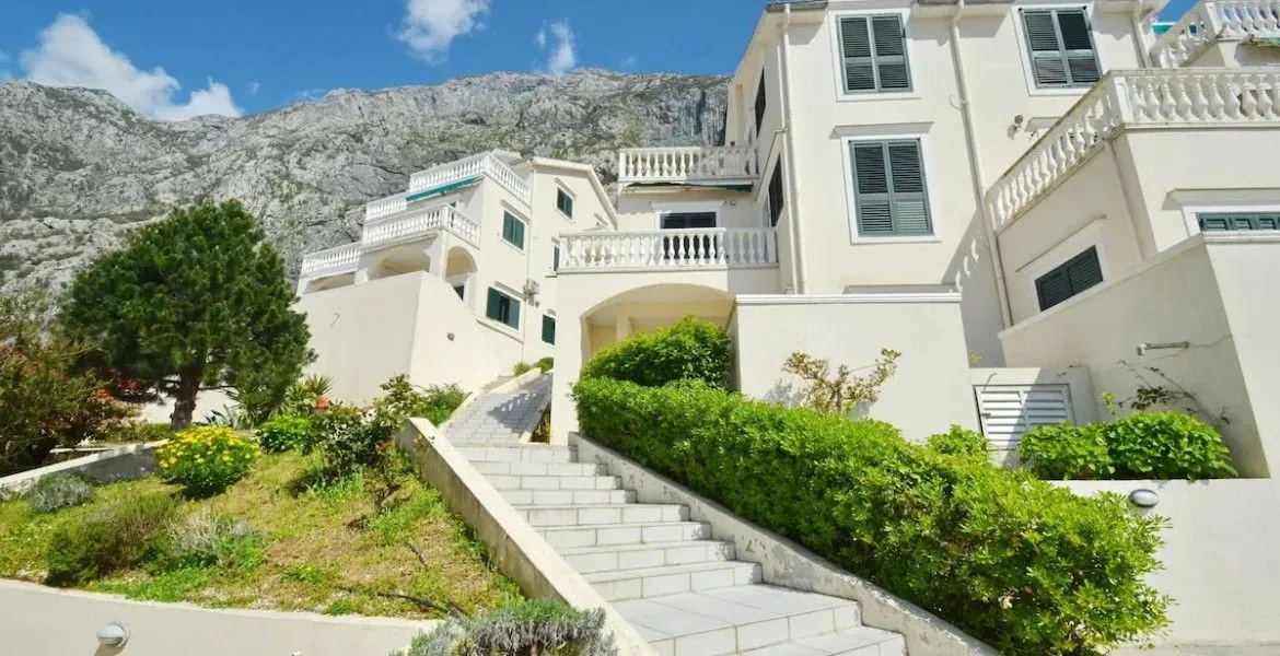 Prodaja, dvosoban stan, 80m², Dobrota, Kotor