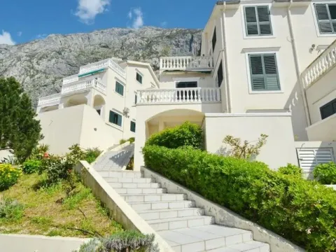 Sale, two bedroom apartment, 80m², Dobrota, Kotor - image 4