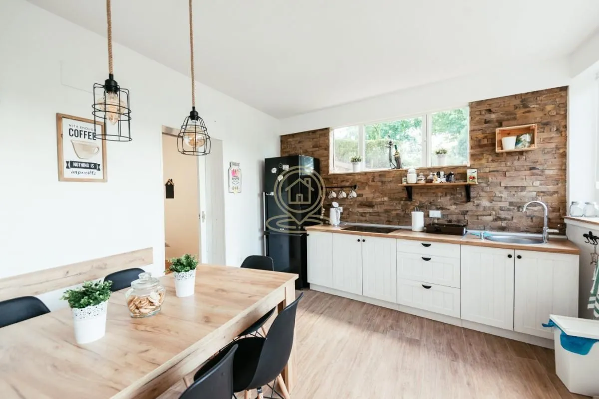 Izdavanje, četvorosoban stan, 100m², Petrovaradin, Novi Sad