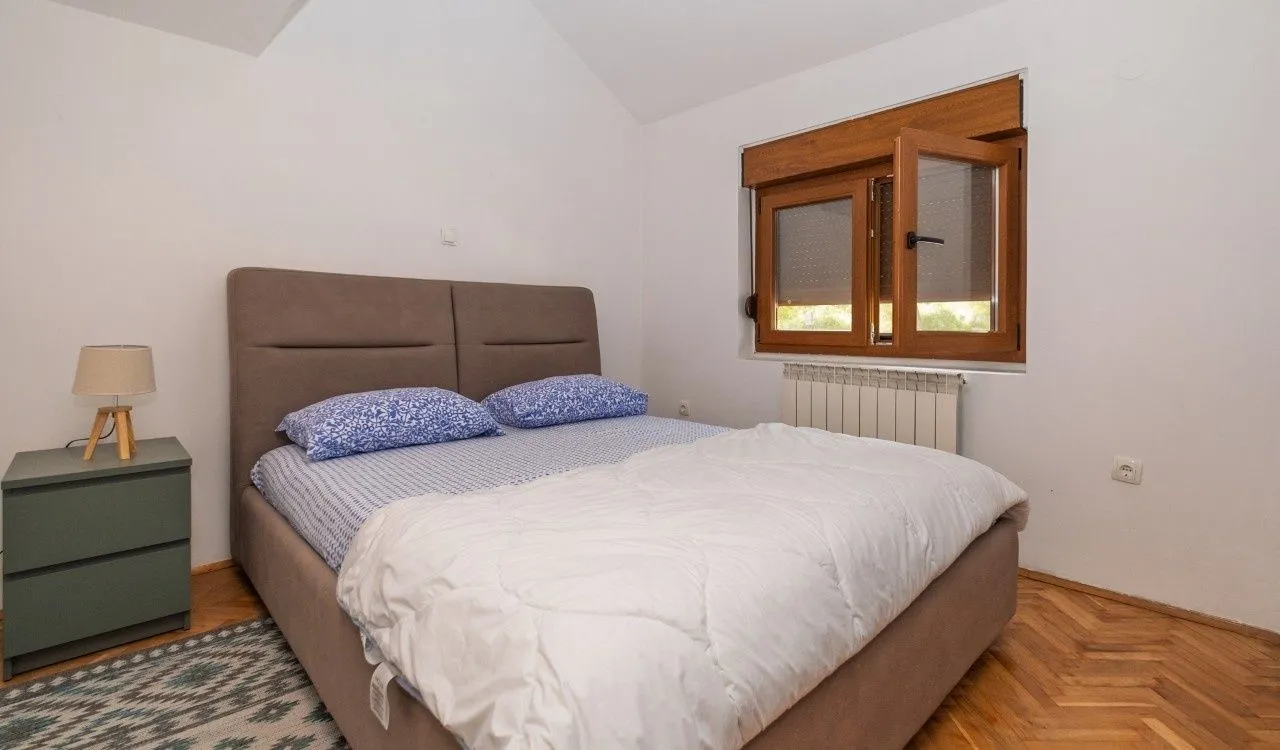 Rent, house, 280m², Gorica C, Podgorica