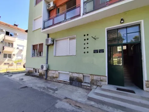 Prodaja, garsonjera, 19m², Centar, Podgorica - image 1