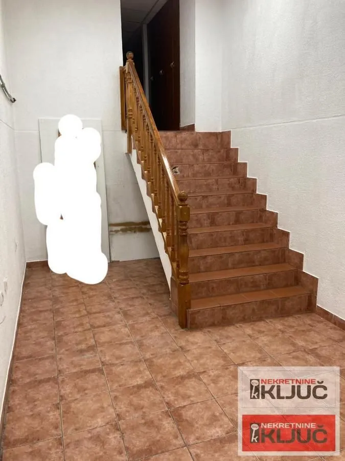 Rent, office space, 38m², Cara Dušana, Novi Sad Sve Podlokacije