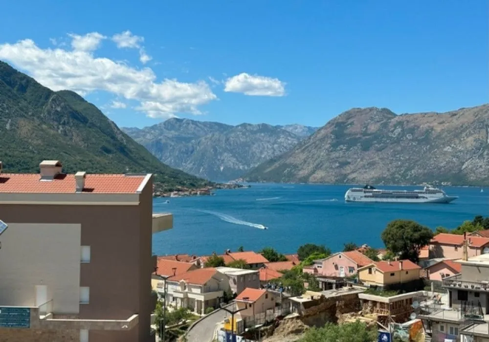 Prodaja, dvosoban stan, 120m², Dobrota, Kotor