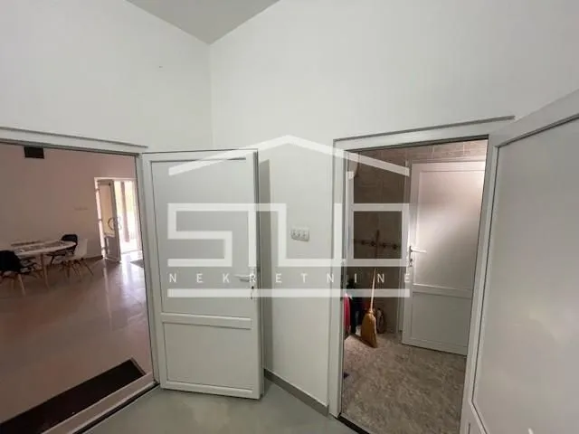 Rent, office space, 600m², Vrčin, Grocka