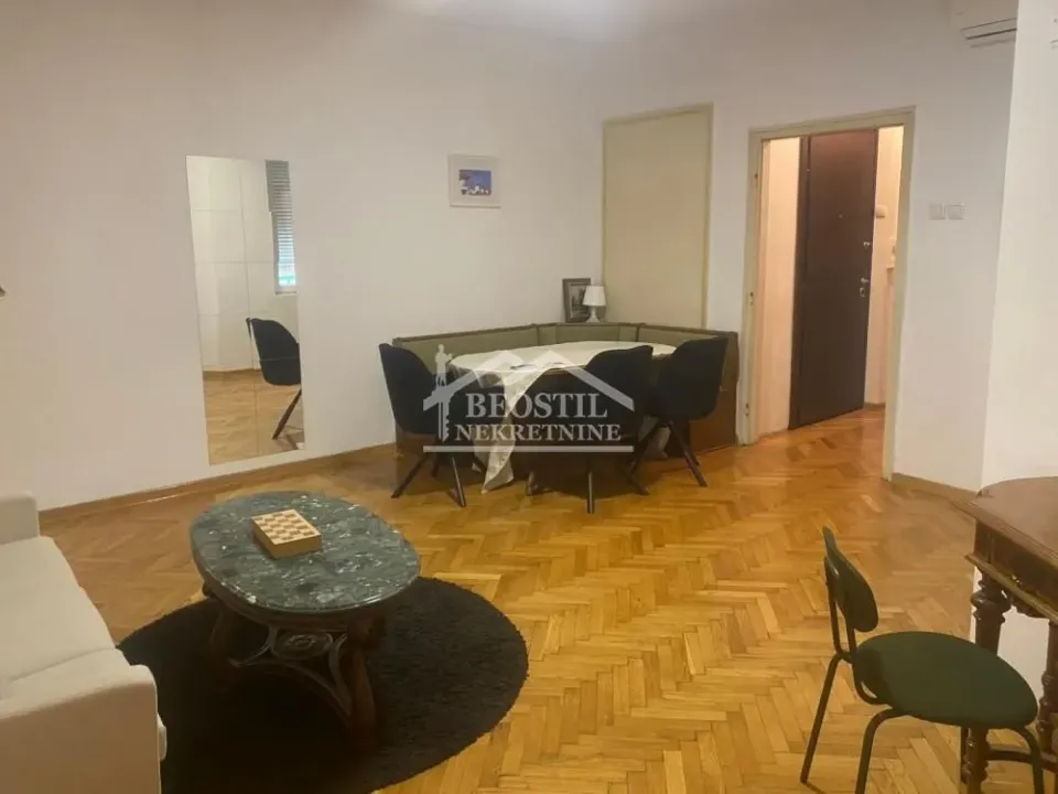 Izdavanje, trosoban stan, 86m², Kalenić Pijaca, Vračar Sve Podlokacije