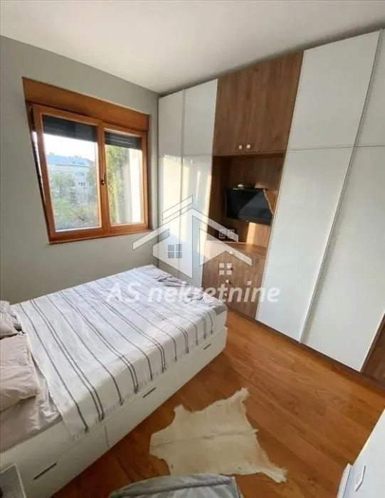 Izdavanje, dvosoban stan, 41m², Savski Venac, Beograd
