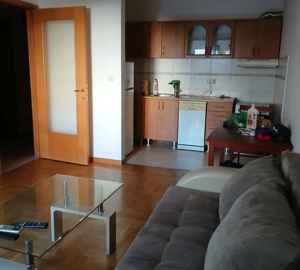 Izdavanje, jednosoban stan, 50m², Stari Aerodrom, Podgorica